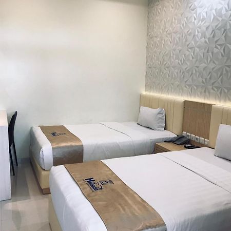 Hillside Suite Guest House Malang Exterior photo