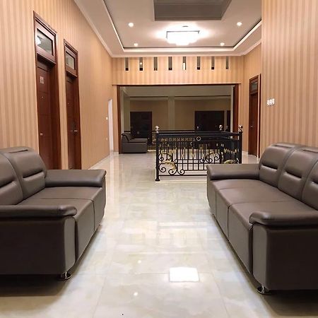 Hillside Suite Guest House Malang Exterior photo